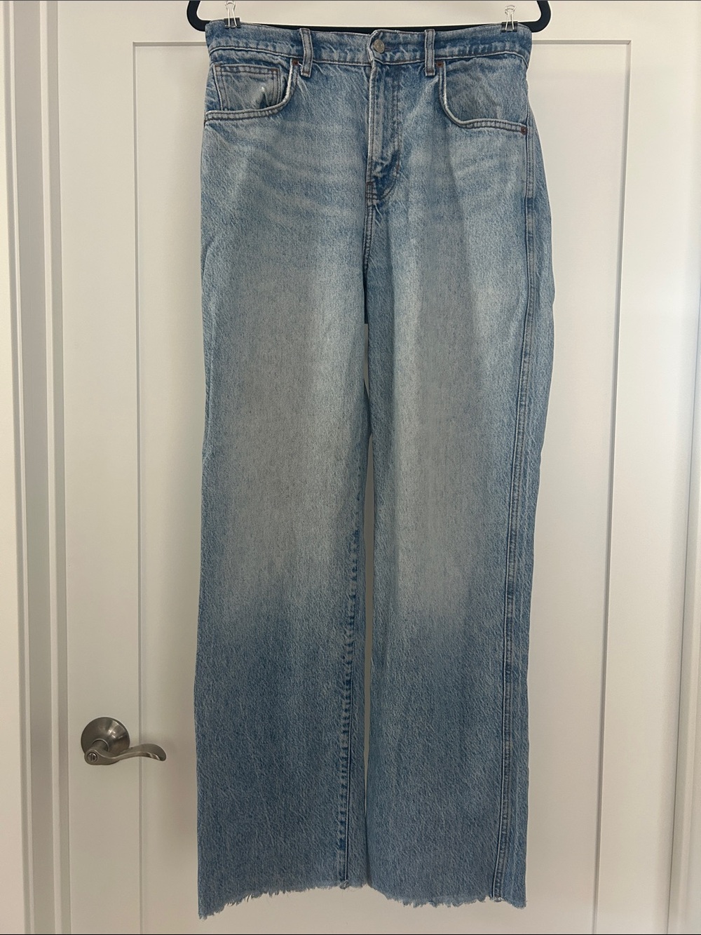 Reformation Val 90s Mid Rise Straight Jeans Faded Light Blue Raw Hem 28